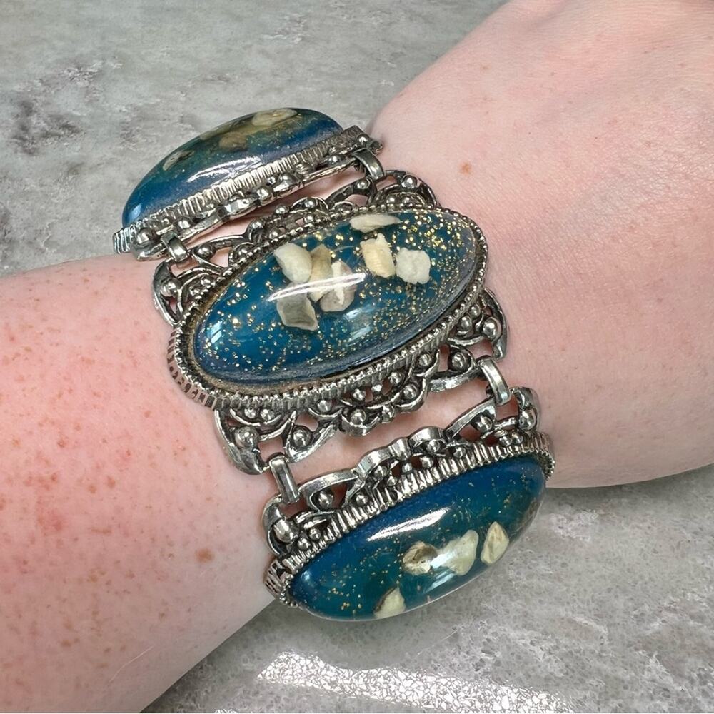 Vintage 1950s Lucite Confetti Chunky Cuff Bracelet Blue Silver Tone Statement - Picture 4 of 8